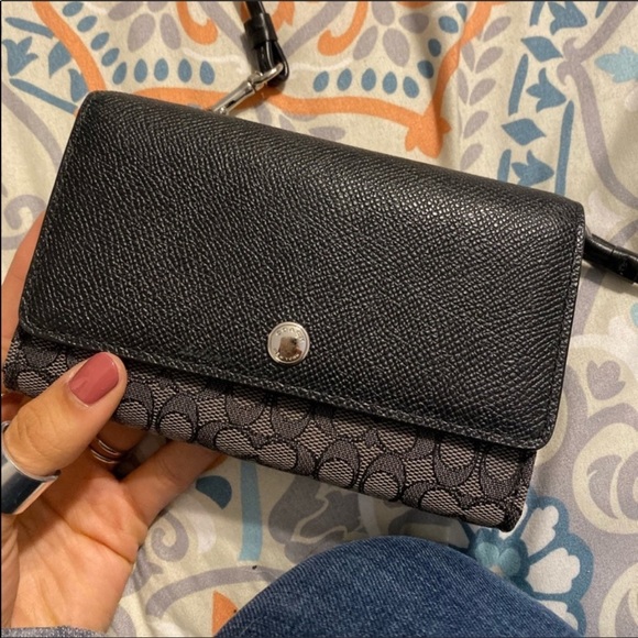 WELCOME TO MY CLOSET - Picture 2 of 2